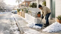 Quién responde si alguien se cae en la nieve: acera pública vs acceso privado