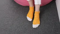 Echa sal en los calcetines antes de dormir y no te arrepentirás: verás resultados en solo una semana