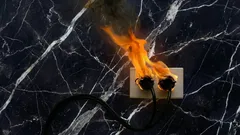 Por qué saltan chispas en un enchufe eléctrico: cómo detectar el peligro y prevenir un incendio