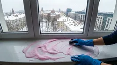 Remedio de tres ingredientes que blanquea los alféizares de plástico blanco hasta dejarlos perfectos