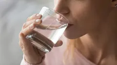Qué sucede en tu organismo cuando bebes un vaso de agua fría