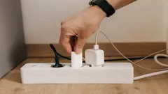 Electrodomésticos que deberías desenchufar cuando sales de casa: esto puede reducir tus gastos hasta un 30 %