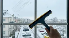 Cómo quitar arañazos del cristal: 4 métodos caseros para que los pequeños se noten menos